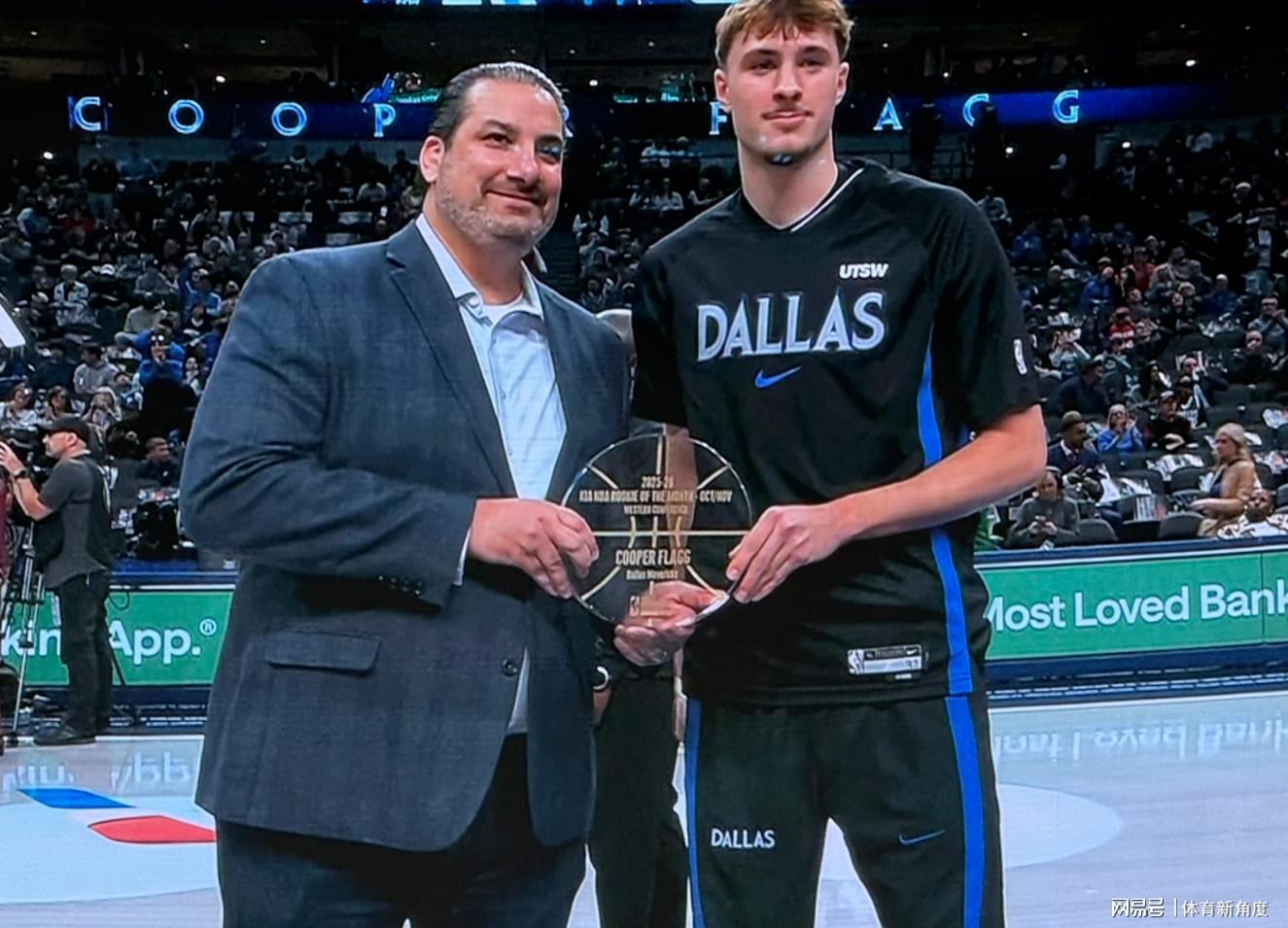 湖人重回西部第2!得亏浓眉,独行侠又行了