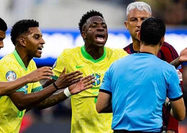 1730276870377078339.jpg 金球奖:哪些评委没首选小熊?又为什么不首选小熊?