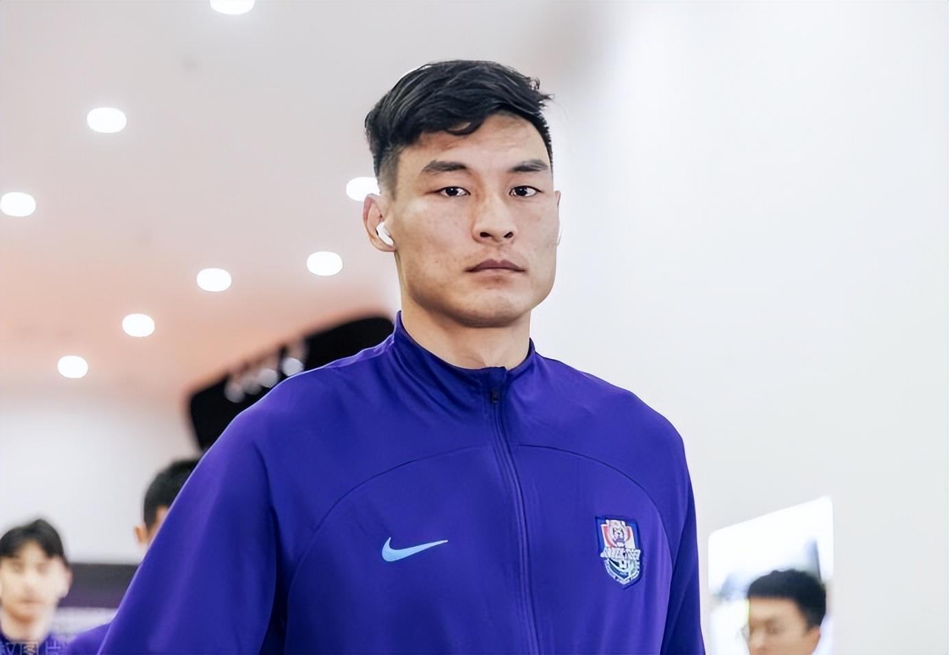 足彩-韩鹏飞已跟着蓉城冬训,为何网传他要回到津门虎,背后原因找到了